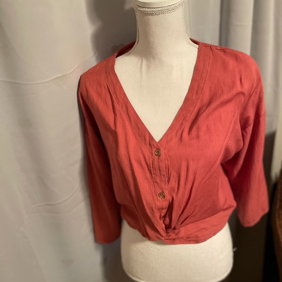 Pink v neck with front buttons - Picture 1 of 1
